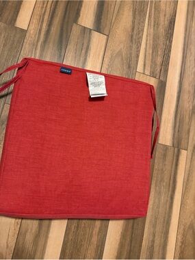 Arden Red Seat Cushion with Tie Straps (6)
